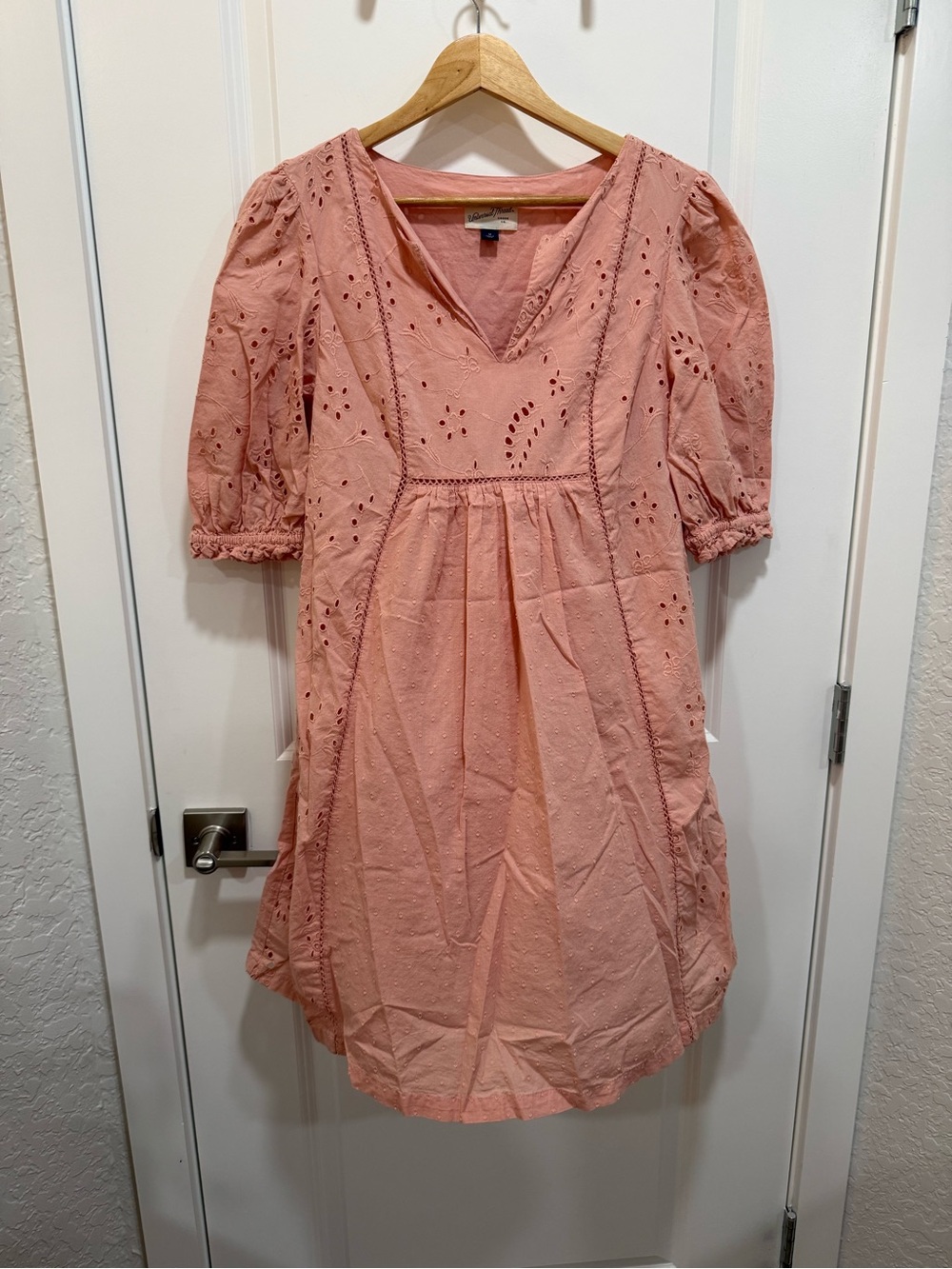 Universal Thread Peach Eyelet Mini Dress Size M 100% Cotton Casual Boho